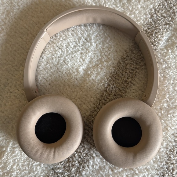 Sony Beige Wireless Headphones - Picture 3 of 4